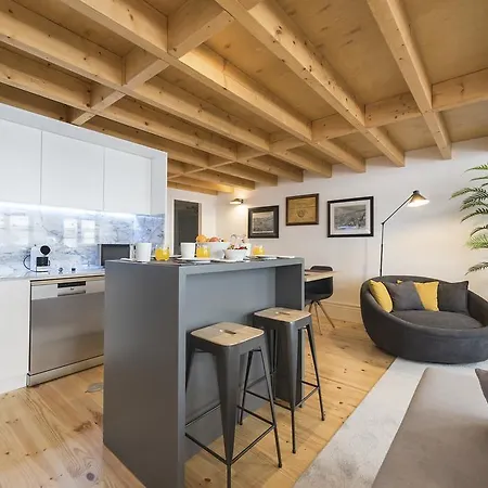 Апартаменты Lovelystay-modern Loft Center Порту