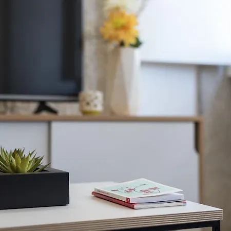 Lovelystay-modern Loft Center *