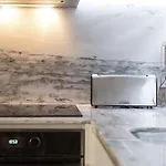 Lovelystay-modern Loft Center