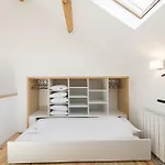 Lovelystay-modern Loft Center Daire