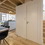 Lovelystay-modern Loft Center *