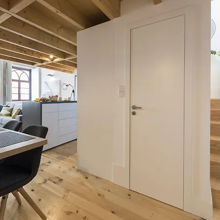 Lovelystay-modern Loft Center *