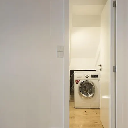 Lovelystay-modern Loft Center *